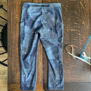 Like new LuLuLemon Wunder Train cropped leggings size 6